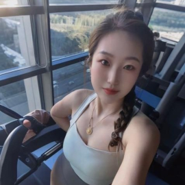 前凸后翘健身骚妇